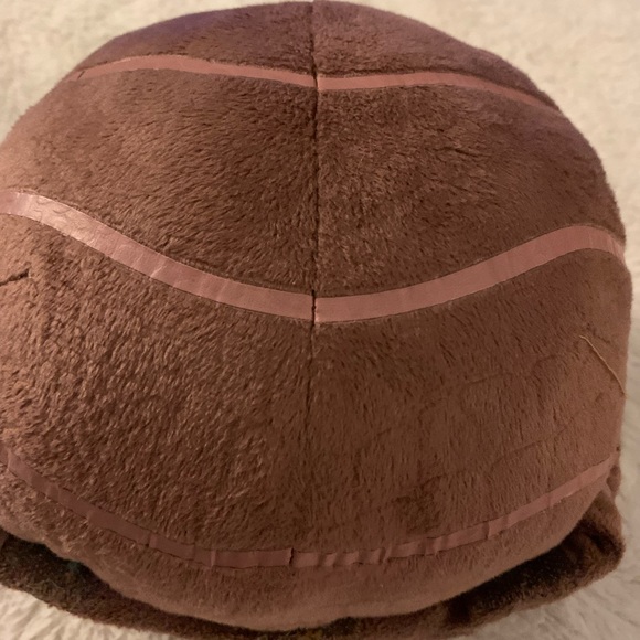 Raya & last dragon. Tuk Tuk actually rolls into a ball. Disney brand. - Picture 3 of 6